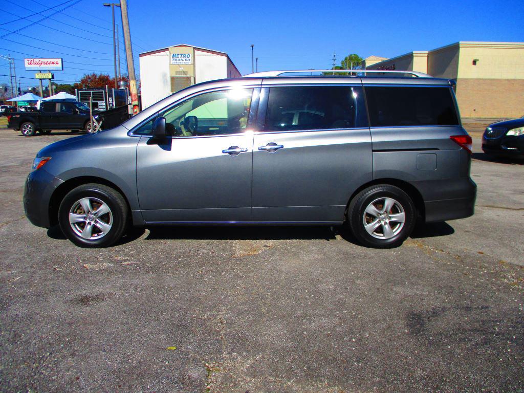 2017 Nissan Quest's photo