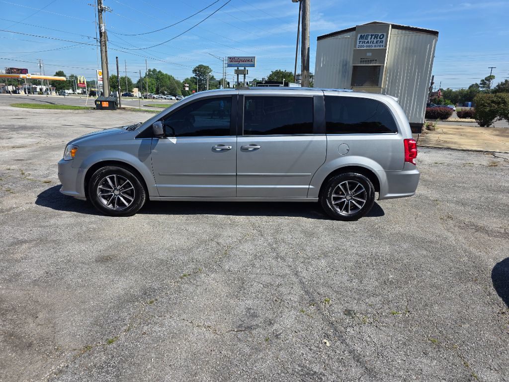 2017 Dodge Grand Caravan SXT's photo
